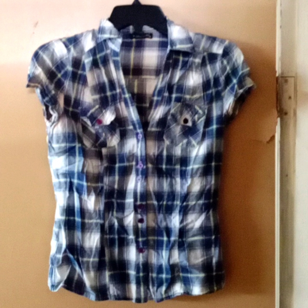 Wet Seal shirt size small